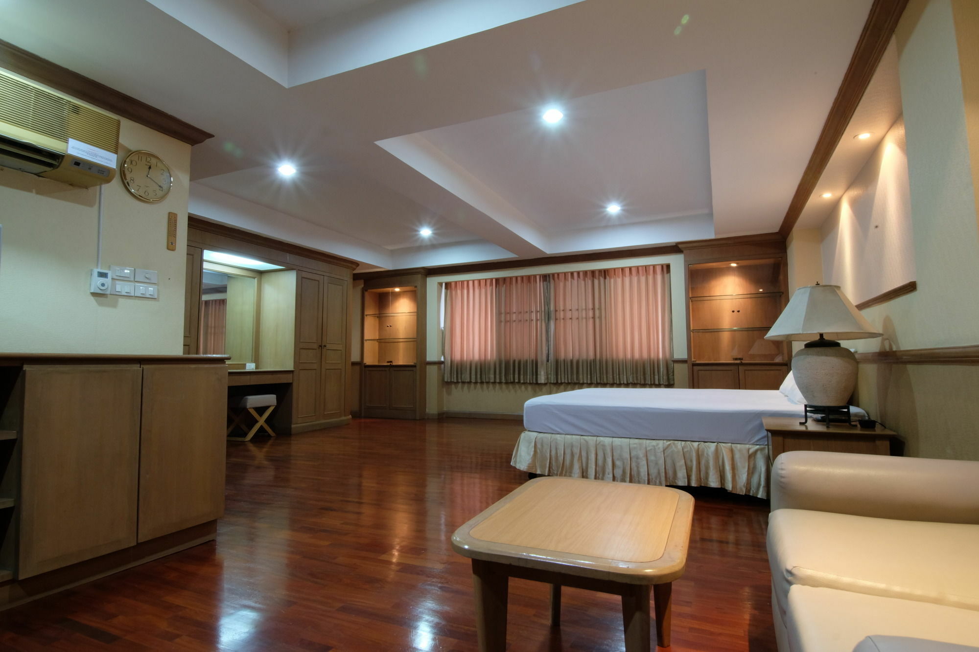 โรงแรมอลาเมดา สวีท  กรุงเทพมหานคร ภายนอก รูปภาพ